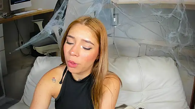 Supergirls_ - Dildo in pussy