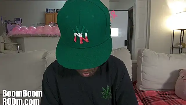 Boomboomr00m - Pussy Play 🌸 LT Chooses Pink Toy(s)