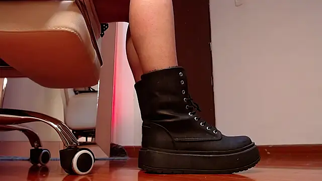 Marthina_thompsson - Squirt for you in boots