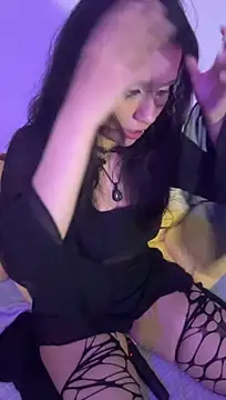 HollyPeachh - boobs out + saliva