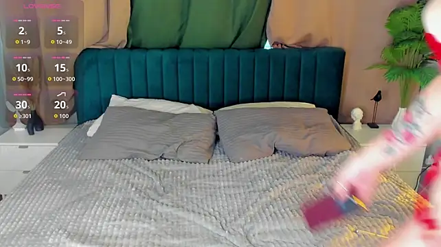 Debra_Wade - fingers in pussy