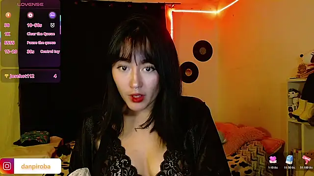 Ludo_kitty - domi inside control