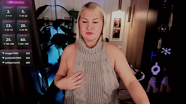 YolandaKiss - “Doggy Style” pose in Panties!🦋💞💦