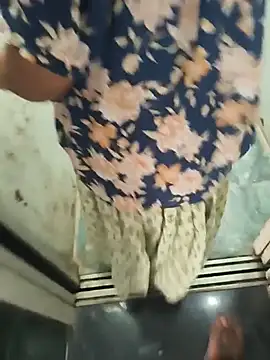 Lily-Darlling - Ass show without panty