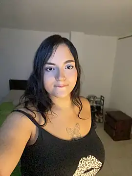 Curvysofii - Flash boobs