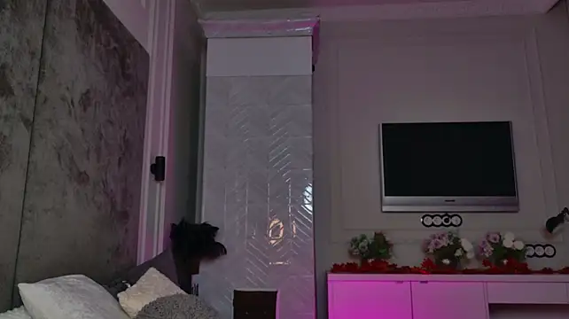 Liv_Fay - tits out + jump