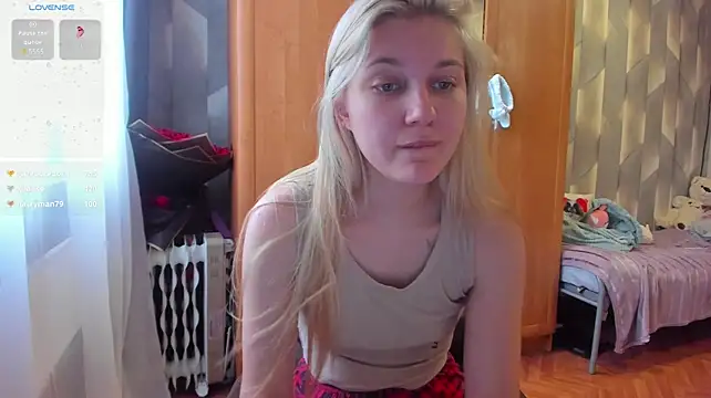 Tiny_Kiss - finger in pussy