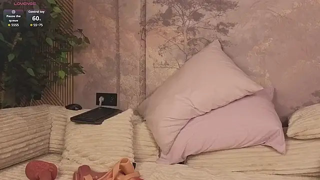Nikki_Mi1k - tease show for goodstart