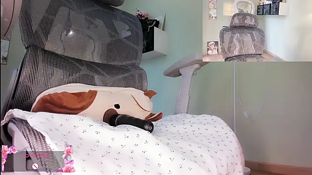 Nery_Asian - M legs open wide