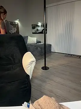 Bossyroxy84 - Missionary dildo fuck