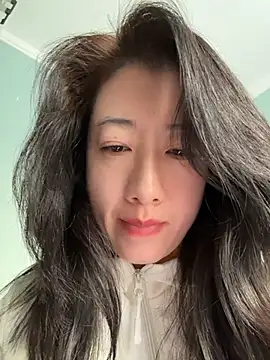 Weiwei103 - 裸胸玩弄乳头乳晕