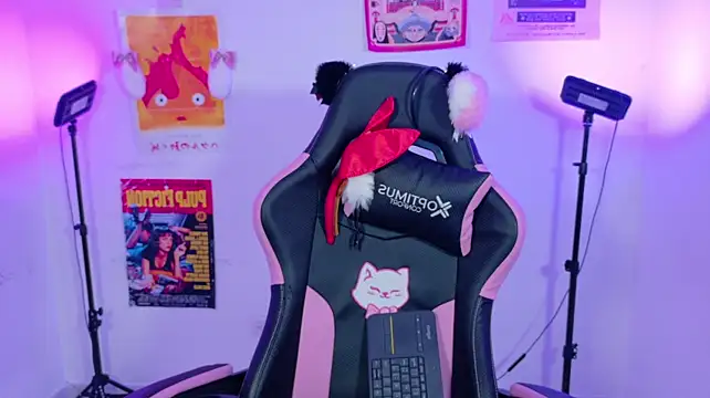 Swtlucy_02 - boobs out