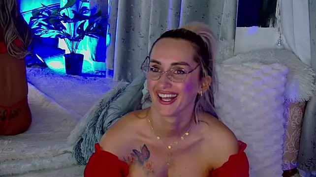 IsabelleEthan - Tease me with your boobs !👀🥵