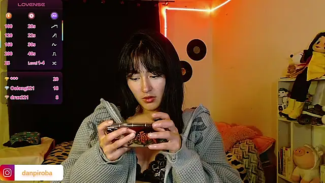 Ludo_kitty - domi inside control