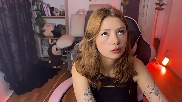 Ari_kat - tits job 🙈
