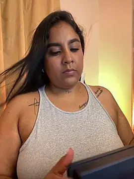 Liith - I masturbate my juicy pussy