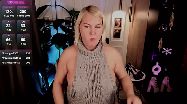 YolandaKiss - “Doggy Style” pose in Panties!🦋💞💦