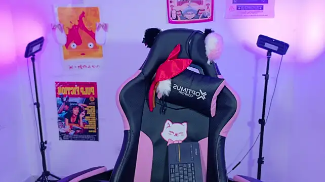Swtlucy_02 - boobs out
