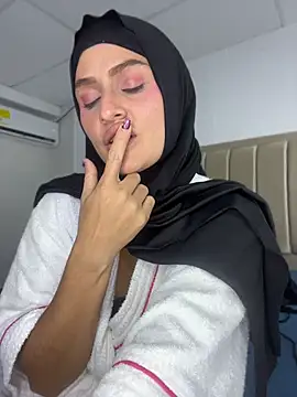 Aisha_k - naked and sensual dance