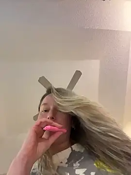 Vivian_MayXxX - Last tipper gets 11 videos & Toy Control