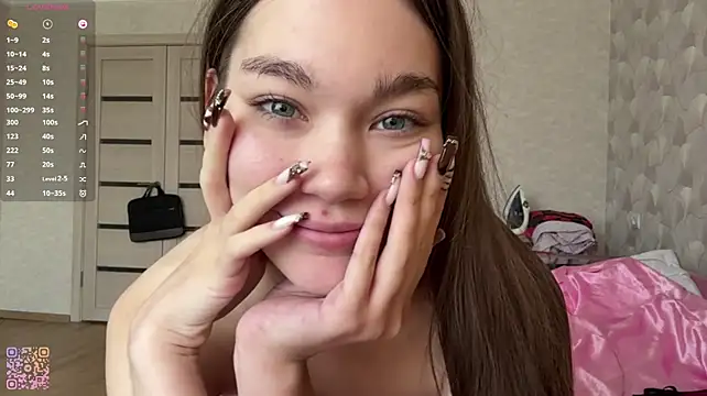 EsmeBlissme - Show boobs hands up