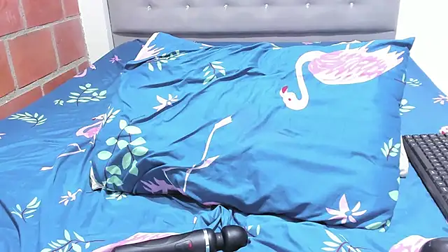 Kendall_wings - rub pussy