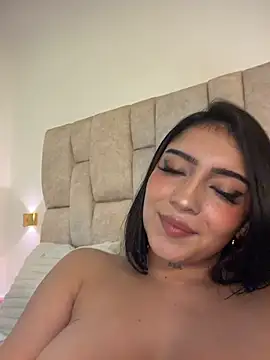 Nicolegh_ - Your dick between my boobs🔥