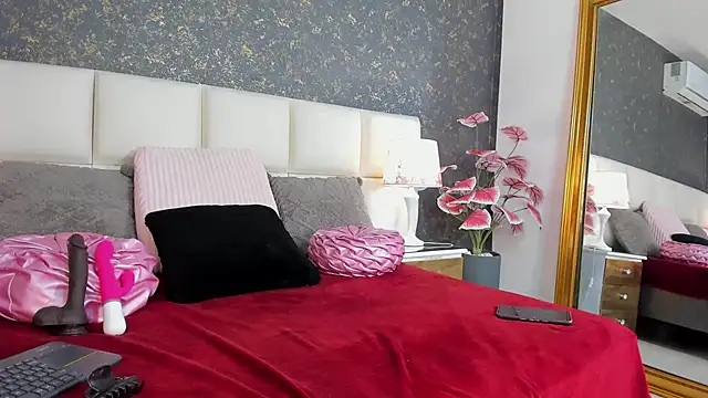 MiaDiamont - wet my pussy and put the dildo