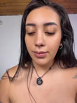 Hannahoff - My friend suck my boobs