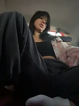JulliaVegas - 3 fingers in pussy