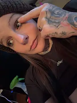 Royal9123 - Help me I need my nails done