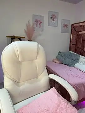 Emmi_glowgirl - oil in tits