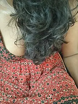 Tamil_aruna69 - Boobs oil massage