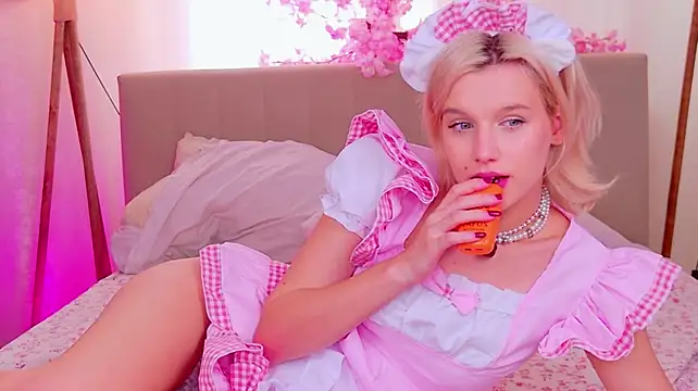 MeowthLilu - Oops, my bra dropped off on the floor🍓