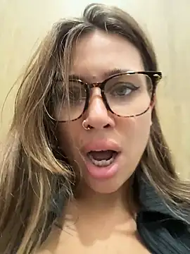 Jucie_Boom - RISKY BOOB FLASH IN MALL😳