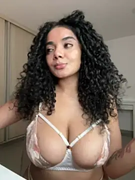 Curlyierr - PLUG ANAL SQUAT POV