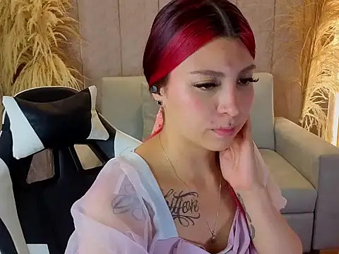 HilaryThomson2 - show tits with oil