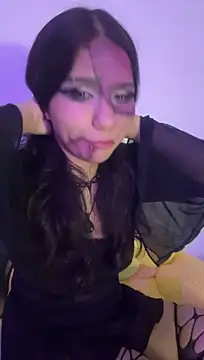 HollyPeachh - boobs out + saliva