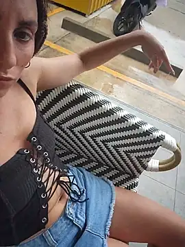 Izabella_Bella - Off panty and stream without 👙