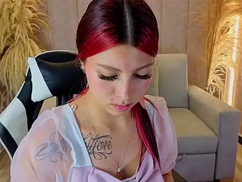 HilaryThomson2 - show tits with oil