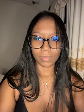 Chell_iivy - Topless for 1 minute