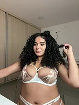 Curlyierr - PLUG ANAL SQUAT POV