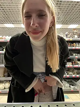 Michelle_lovique - HELP MY HORNY PUSSY TO SQUIRT!!