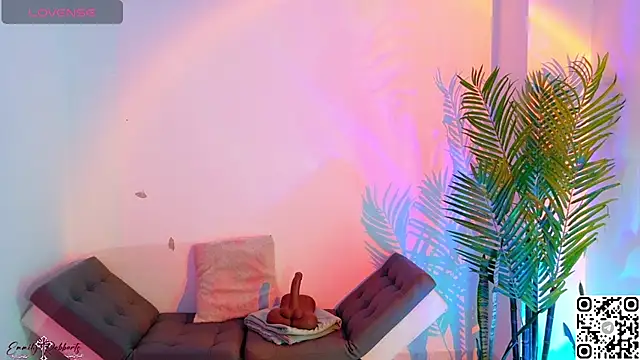 Emmi_Roberts - Sit on the lens and get wet