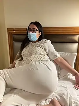 JAsMinE678 - anal in group show