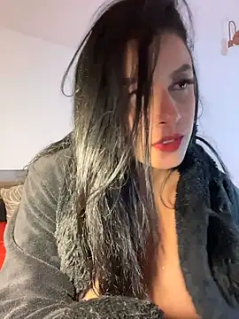 Lena-Williamss - Expose huge bust & slow squeeze 🔥