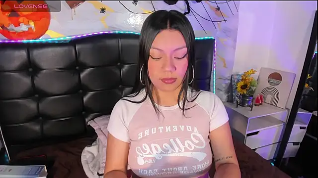 Camigp - Sucking my big dildo with saliva.