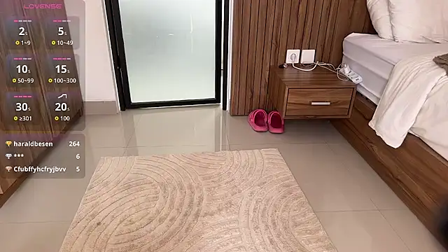 BabyMelie - sexy tease