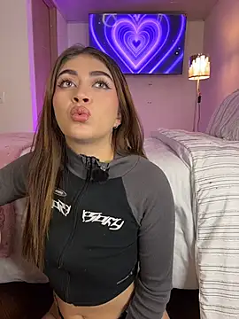 Babesamanta - tease me with your boobs😈