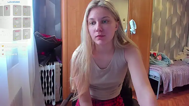 Tiny_Kiss - finger in pussy